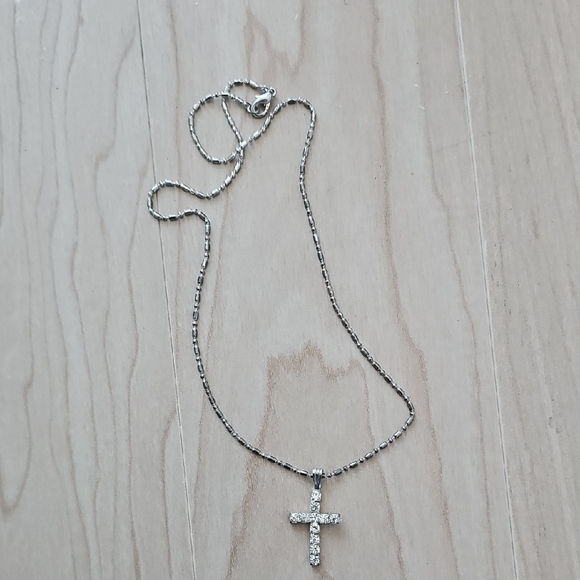Elegant Silver Cross Pendant Necklace - Picture 2 of 2
